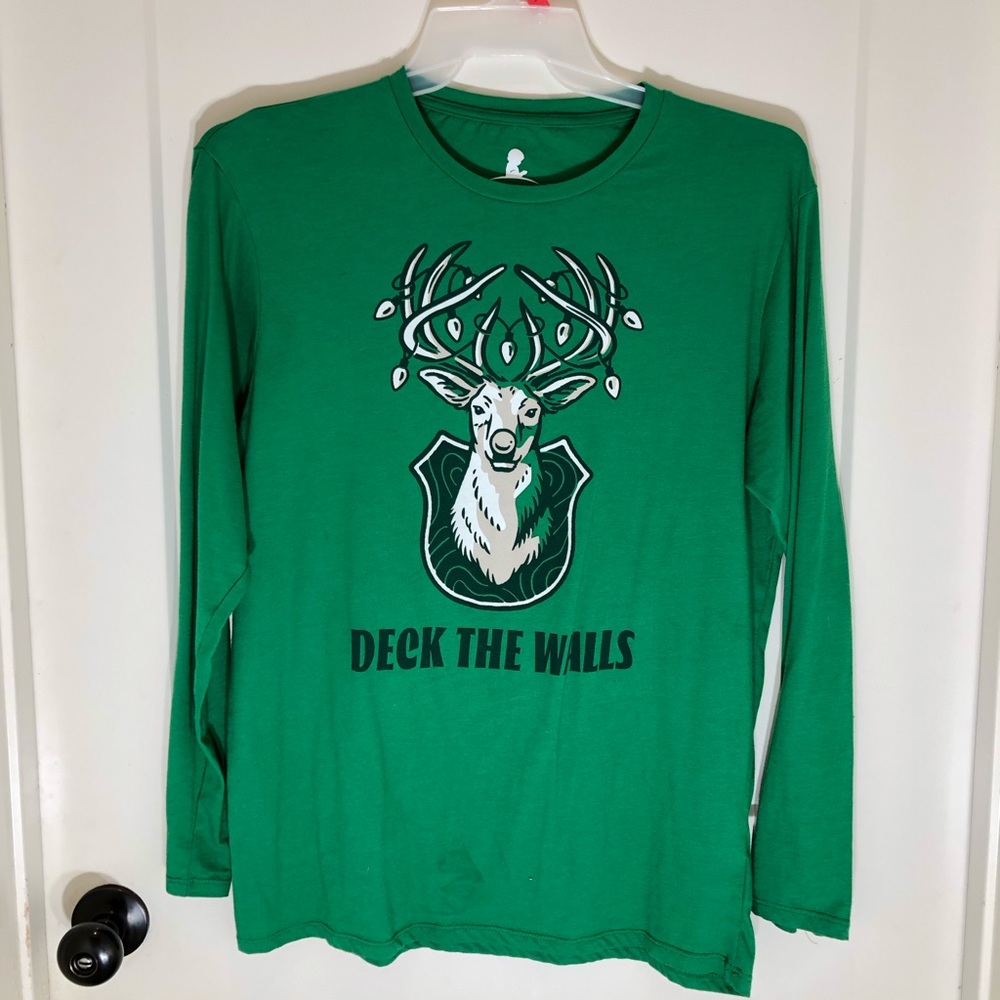 Men’s holiday long sleeve T-shirt. Size L.